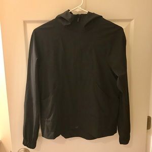 LULULEMON *NEW* Wind/Rain Breaker